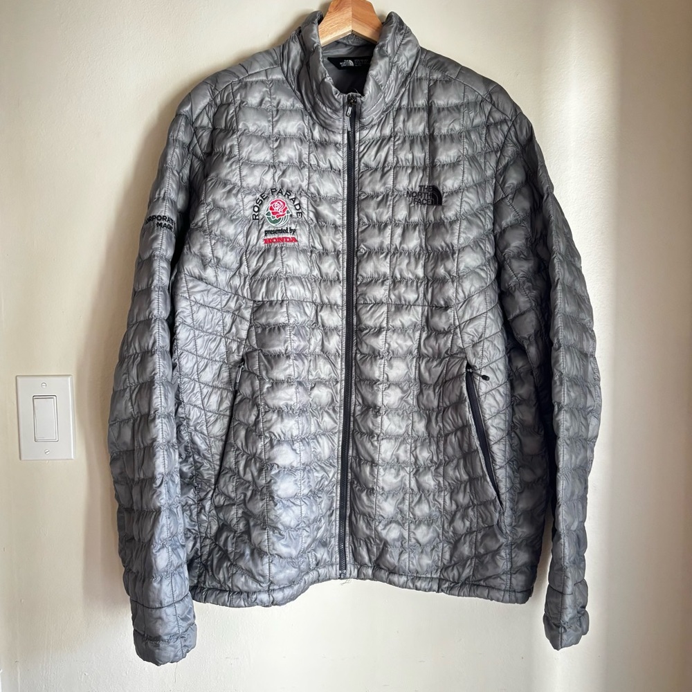 The North Face Silver ThermoBall Trekker Jacket - Rose Parade XL